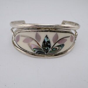 Alpaca Mexico Elegant Silver‎ and Cream Leaf Design Cuff Native Bracelet